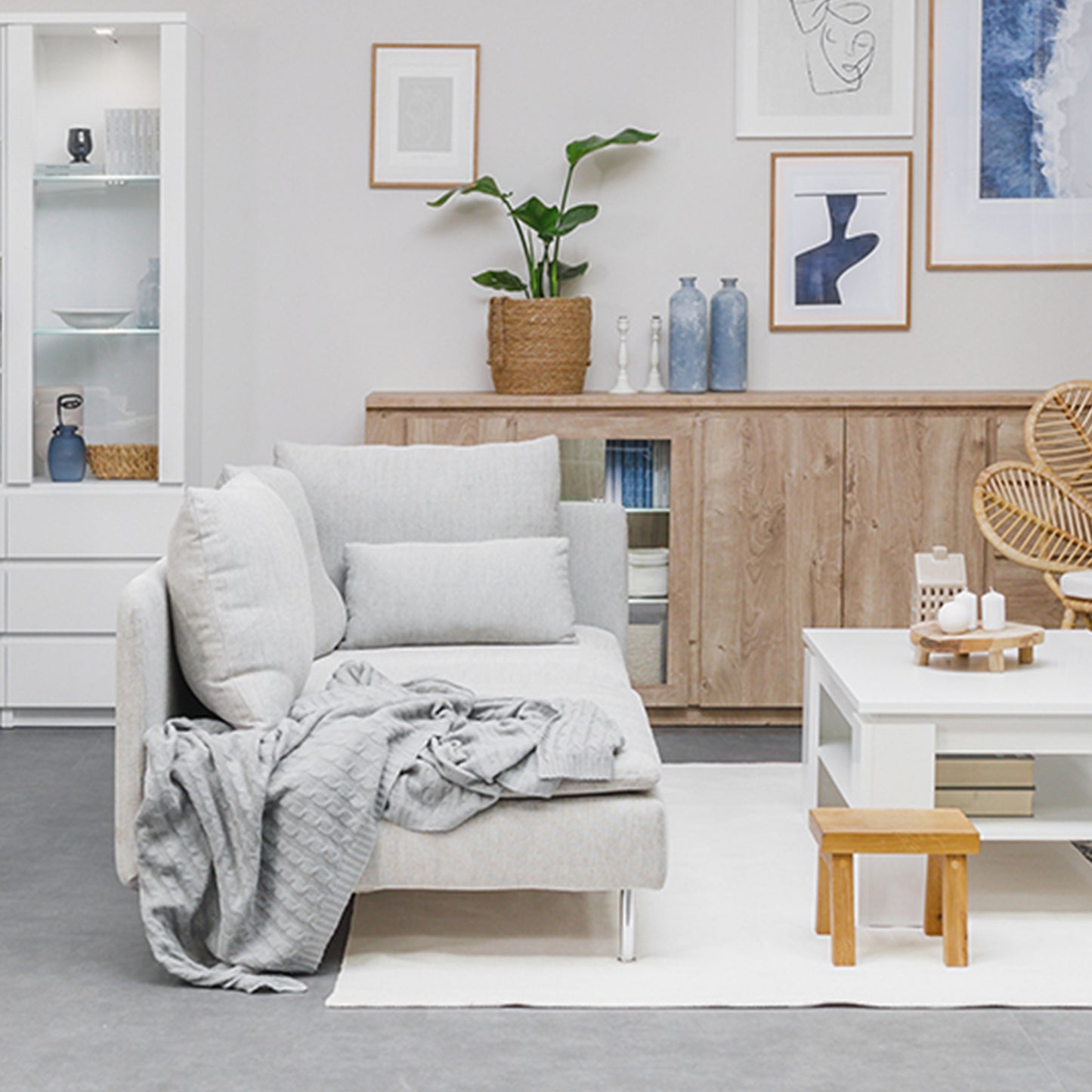 fribo small coffee table in white