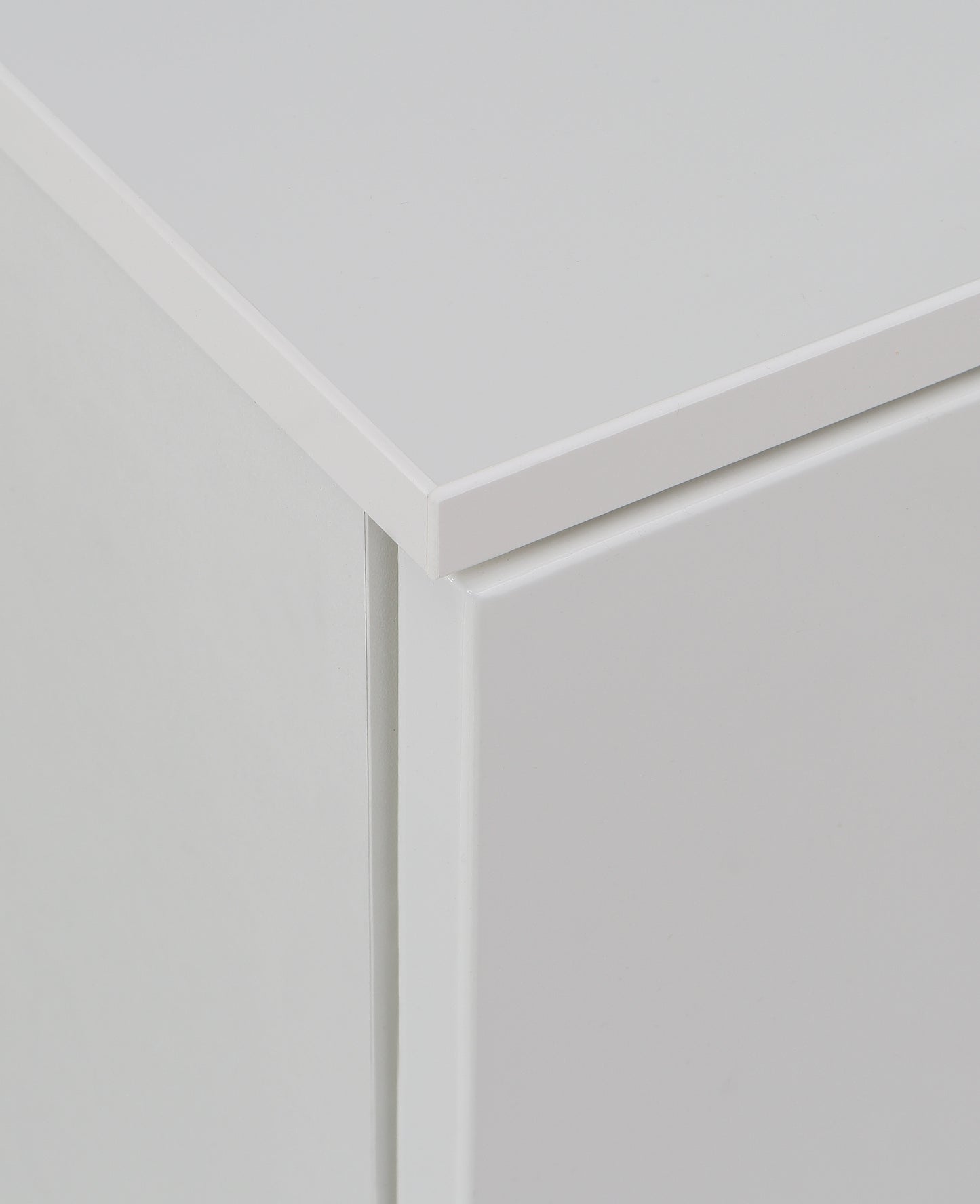 sienna wide chest of 4 drawers and 2 doors in white/white high gloss