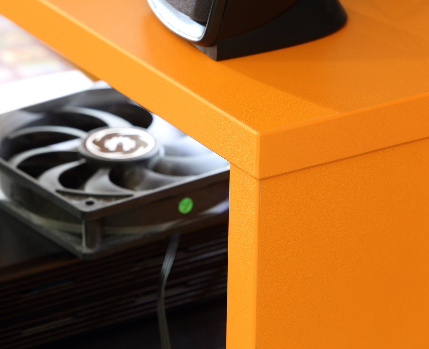 tezaur black/orange gaming desk with colour changing led