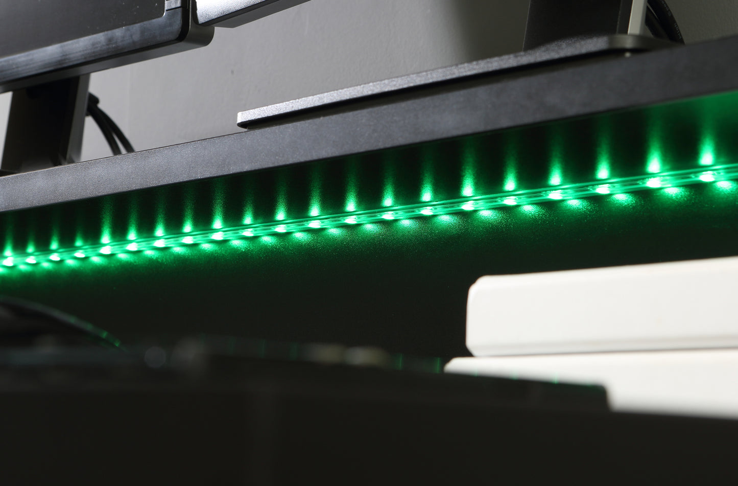 tezaur wide black gaming desk with colour changing led