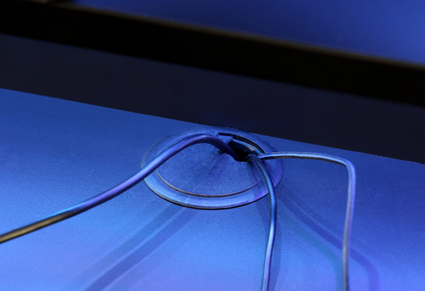tezaur curved black gaming desk with colour changing led