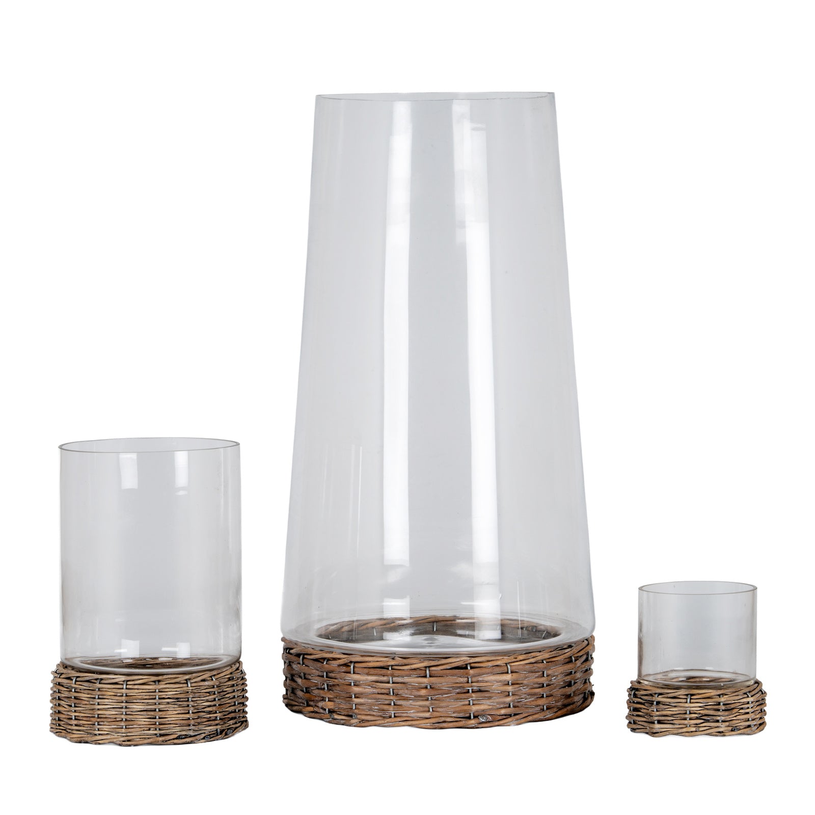 Briar Collection Small Hurricane Lantern With Wicker Tray