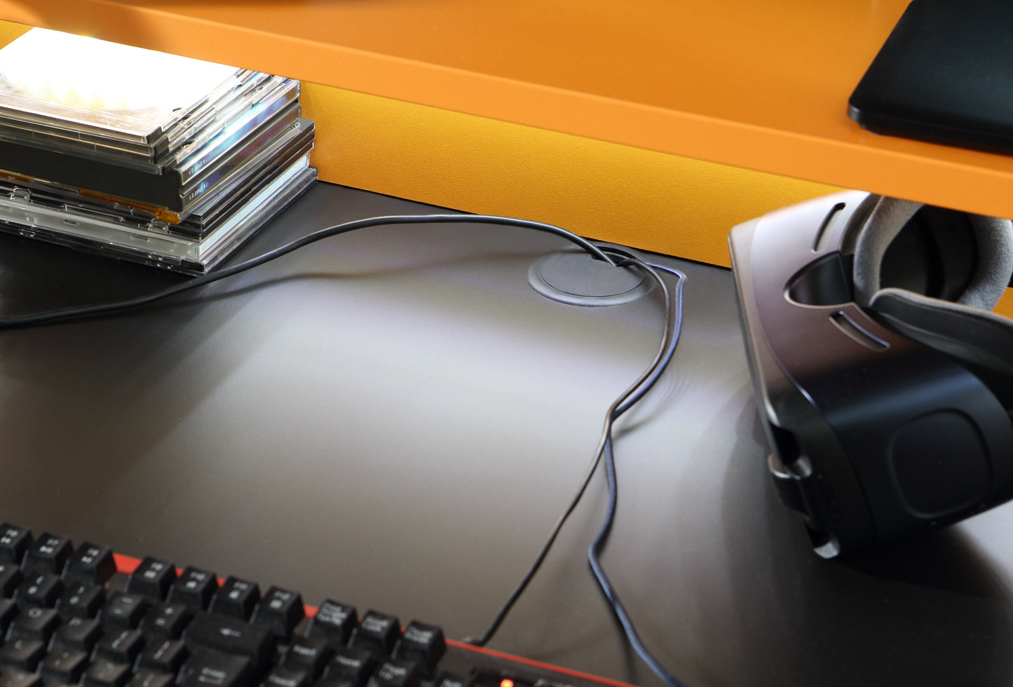 tezaur black/orange gaming desk with colour changing led