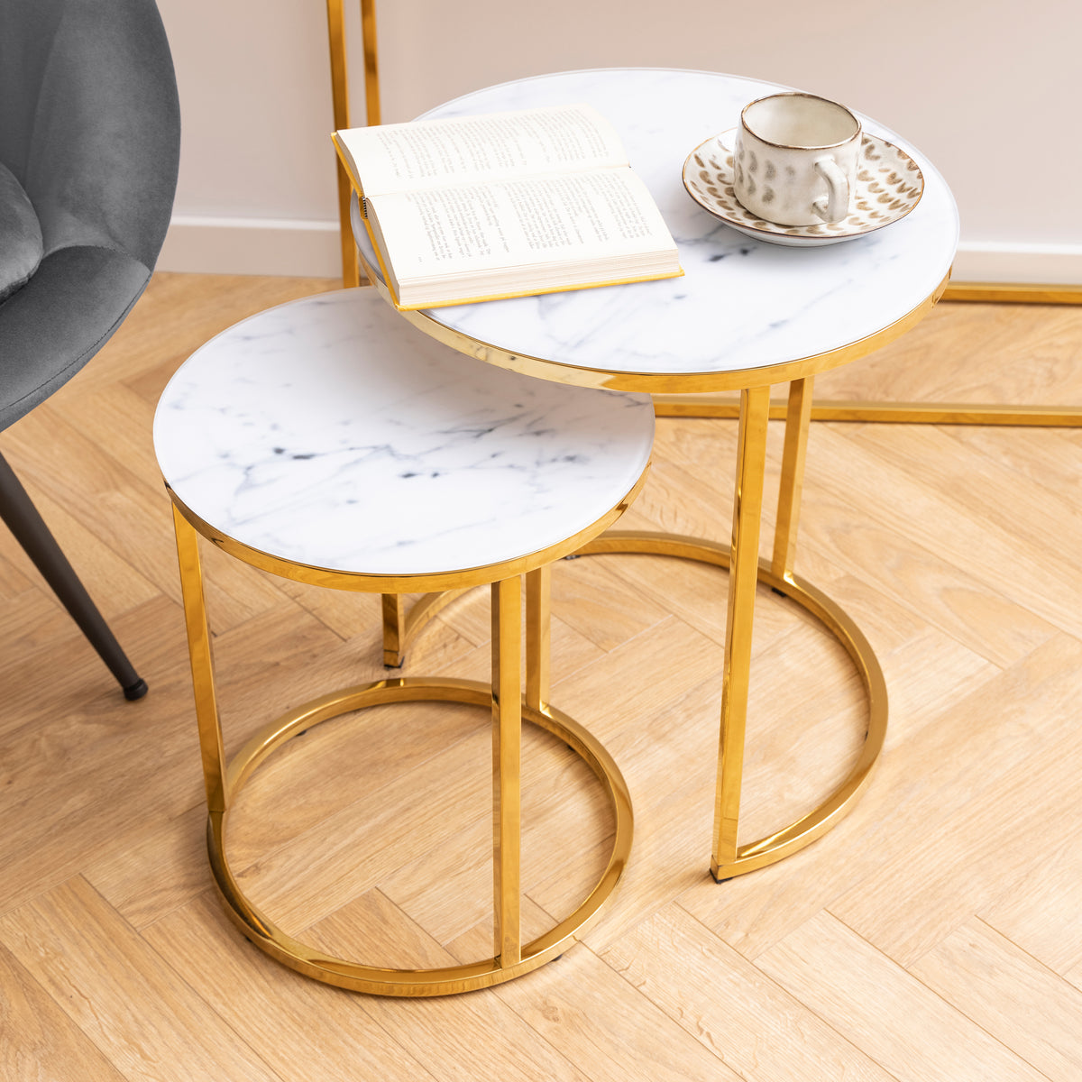 Alisma Nest of 2 Tables with White Marble Glass & Gold Base